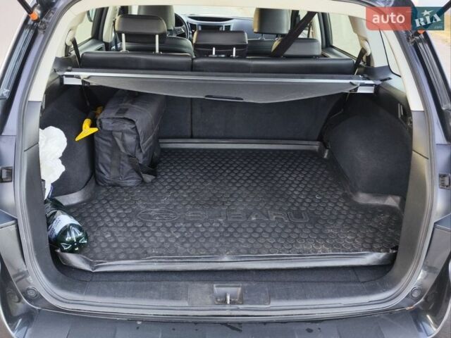 Серый Субару Аутбек, объемом двигателя 2 л и пробегом 268 тыс. км за 10500 $, фото 11 на Automoto.ua