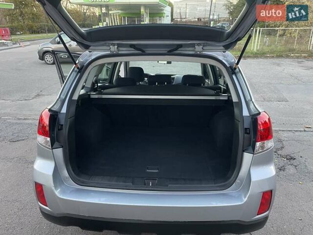 Серый Субару Аутбек, объемом двигателя 2 л и пробегом 181 тыс. км за 9999 $, фото 23 на Automoto.ua
