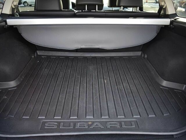 Серый Субару Аутбек, объемом двигателя 2.5 л и пробегом 83 тыс. км за 2000 $, фото 7 на Automoto.ua