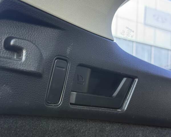 Серый Субару Аутбек, объемом двигателя 2.46 л и пробегом 217 тыс. км за 11500 $, фото 16 на Automoto.ua