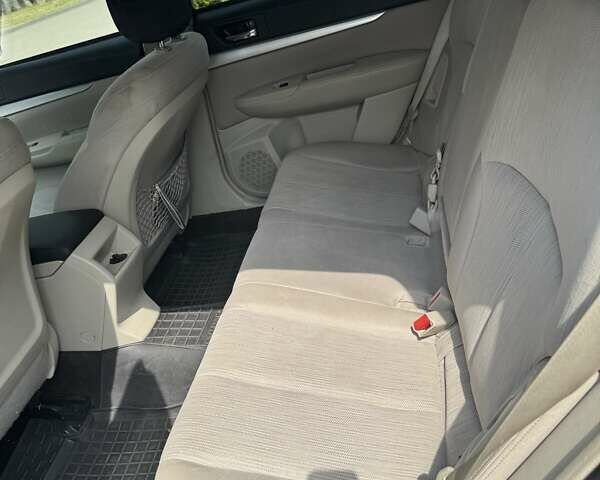 Серый Субару Аутбек, объемом двигателя 2.5 л и пробегом 229 тыс. км за 9999 $, фото 28 на Automoto.ua