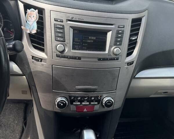 Серый Субару Аутбек, объемом двигателя 2.5 л и пробегом 229 тыс. км за 9999 $, фото 37 на Automoto.ua