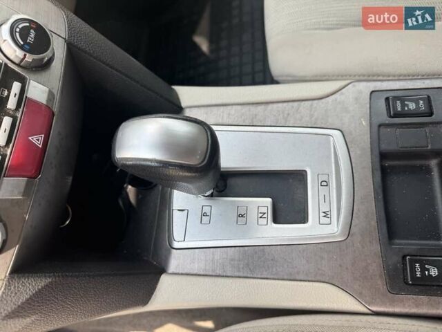 Серый Субару Аутбек, объемом двигателя 2.5 л и пробегом 229 тыс. км за 9999 $, фото 38 на Automoto.ua