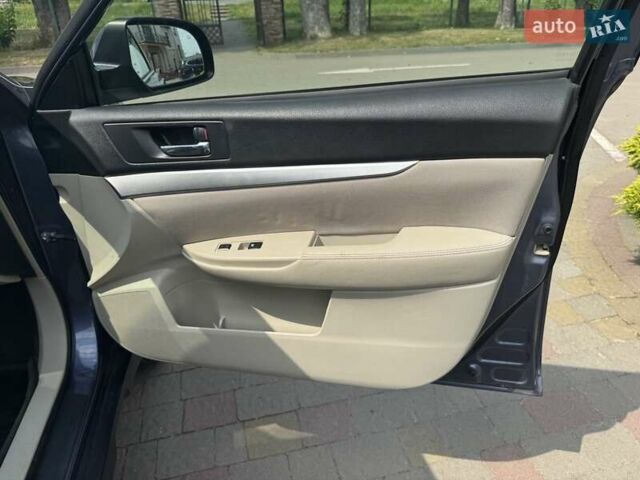 Серый Субару Аутбек, объемом двигателя 2.5 л и пробегом 229 тыс. км за 9999 $, фото 31 на Automoto.ua