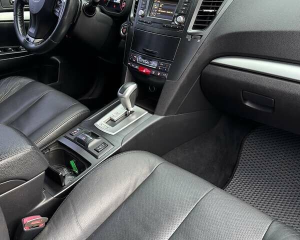 Серый Субару Аутбек, объемом двигателя 2.46 л и пробегом 217 тыс. км за 12600 $, фото 30 на Automoto.ua