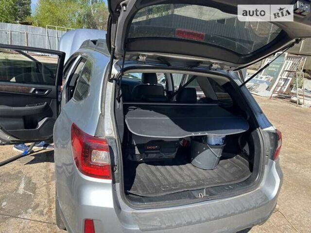 Серый Субару Аутбек, объемом двигателя 2.46 л и пробегом 165 тыс. км за 13300 $, фото 6 на Automoto.ua