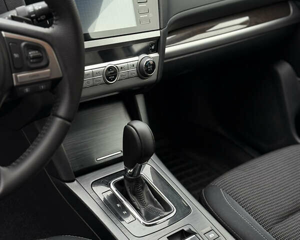 Серый Субару Аутбек, объемом двигателя 2.5 л и пробегом 170 тыс. км за 14800 $, фото 17 на Automoto.ua