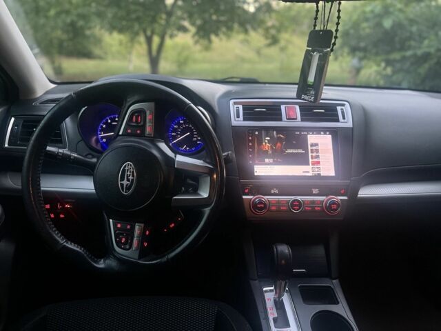 Серый Субару Аутбек, объемом двигателя 2.5 л и пробегом 176 тыс. км за 15000 $, фото 3 на Automoto.ua