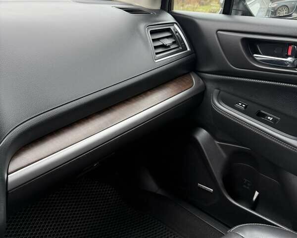 Серый Субару Аутбек, объемом двигателя 2.5 л и пробегом 175 тыс. км за 13500 $, фото 2 на Automoto.ua