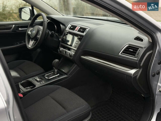 Серый Субару Аутбек, объемом двигателя 2.5 л и пробегом 170 тыс. км за 14800 $, фото 19 на Automoto.ua