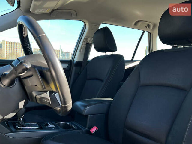 Серый Субару Аутбек, объемом двигателя 2 л и пробегом 190 тыс. км за 15000 $, фото 6 на Automoto.ua