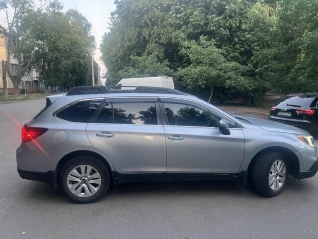 Серый Субару Аутбек, объемом двигателя 2.5 л и пробегом 176 тыс. км за 15000 $, фото 2 на Automoto.ua