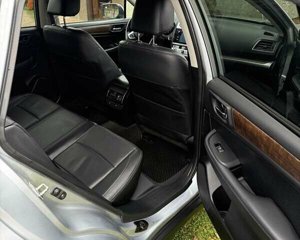 Серый Субару Аутбек, объемом двигателя 2.5 л и пробегом 175 тыс. км за 13500 $, фото 7 на Automoto.ua