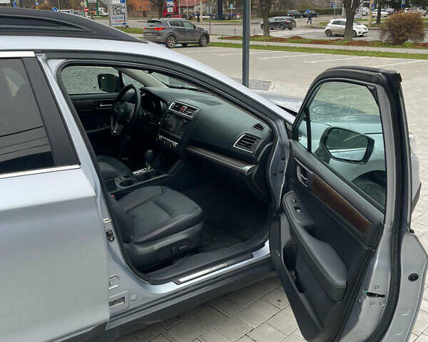 Серый Субару Аутбек, объемом двигателя 2.5 л и пробегом 103 тыс. км за 18000 $, фото 4 на Automoto.ua