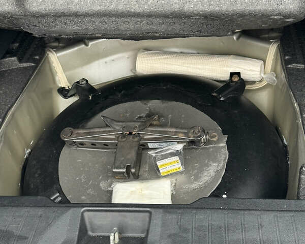 Серый Субару Аутбек, объемом двигателя 2.5 л и пробегом 174 тыс. км за 18500 $, фото 21 на Automoto.ua