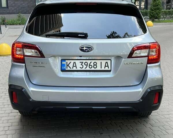Сірий Субару Аутбек, об'ємом двигуна 2.5 л та пробігом 203 тис. км за 13600 $, фото 6 на Automoto.ua