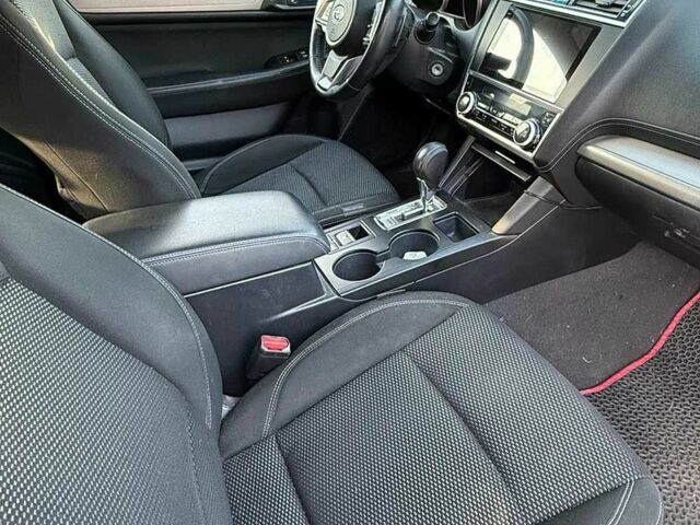 Серый Субару Аутбек, объемом двигателя 2.5 л и пробегом 190 тыс. км за 18500 $, фото 12 на Automoto.ua