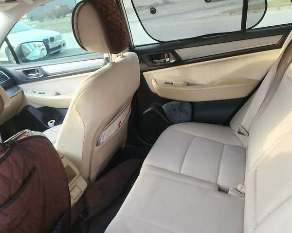 Серый Субару Аутбек, объемом двигателя 2.5 л и пробегом 266 тыс. км за 12500 $, фото 5 на Automoto.ua