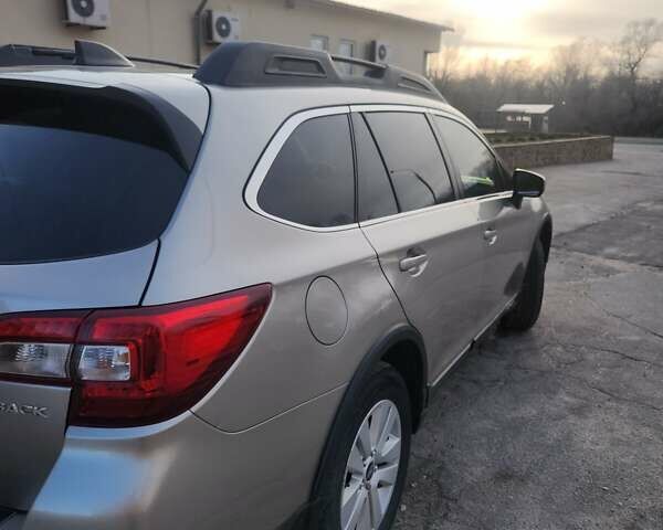 Серый Субару Аутбек, объемом двигателя 2.5 л и пробегом 266 тыс. км за 12500 $, фото 3 на Automoto.ua