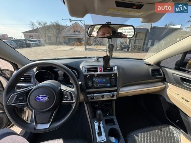Серый Субару Аутбек, объемом двигателя 2.5 л и пробегом 135 тыс. км за 16200 $, фото 7 на Automoto.ua