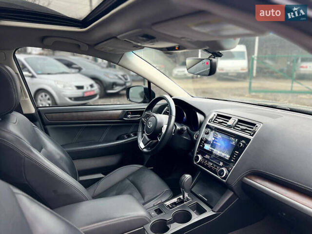 Серый Субару Аутбек, объемом двигателя 3.63 л и пробегом 109 тыс. км за 20000 $, фото 2 на Automoto.ua