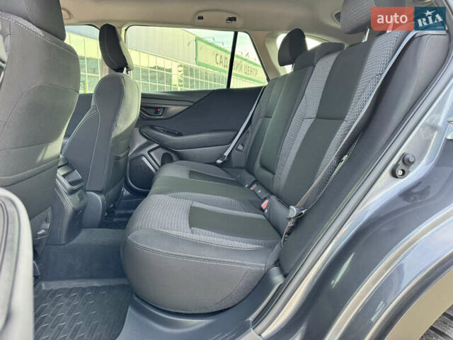 Серый Субару Аутбек, объемом двигателя 2.5 л и пробегом 31 тыс. км за 19900 $, фото 6 на Automoto.ua