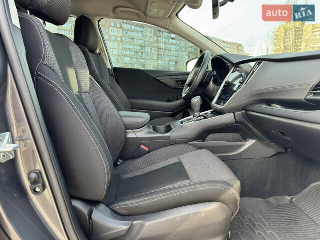 Серый Субару Аутбек, объемом двигателя 2.5 л и пробегом 31 тыс. км за 19900 $, фото 24 на Automoto.ua