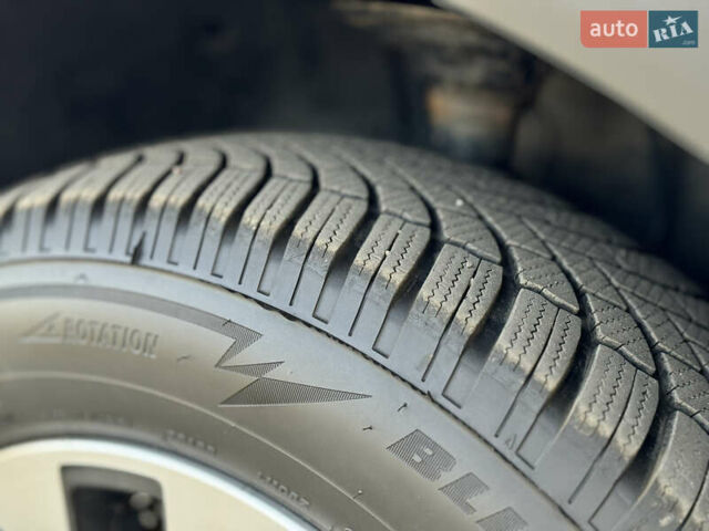 Серый Субару Аутбек, объемом двигателя 2.5 л и пробегом 31 тыс. км за 19900 $, фото 2 на Automoto.ua