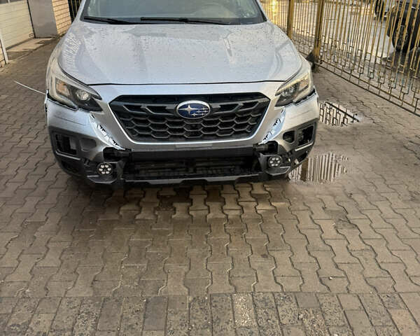 Серый Субару Аутбек, объемом двигателя 2.4 л и пробегом 50 тыс. км за 16000 $, фото 1 на Automoto.ua