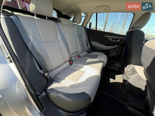 Сірий Субару Аутбек, об'ємом двигуна 2.5 л та пробігом 32 тис. км за 28490 $, фото 13 на Automoto.ua
