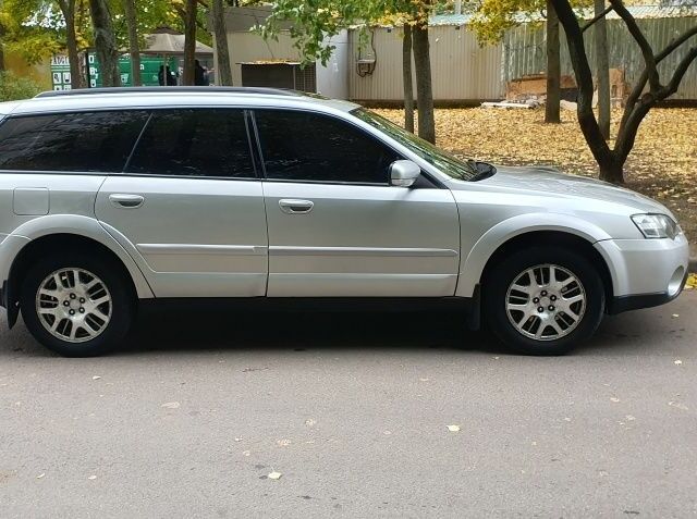 Сірий Субару Аутбек, об'ємом двигуна 2.5 л та пробігом 350 тис. км за 5500 $, фото 4 на Automoto.ua