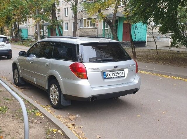 Сірий Субару Аутбек, об'ємом двигуна 2.5 л та пробігом 350 тис. км за 5500 $, фото 1 на Automoto.ua