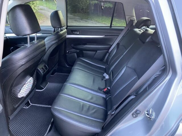 Серый Субару Аутбек, объемом двигателя 2.5 л и пробегом 170 тыс. км за 10500 $, фото 4 на Automoto.ua