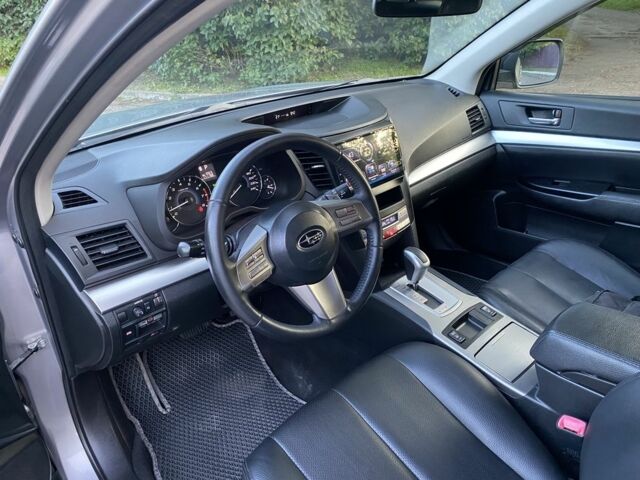 Серый Субару Аутбек, объемом двигателя 2.5 л и пробегом 170 тыс. км за 10500 $, фото 7 на Automoto.ua