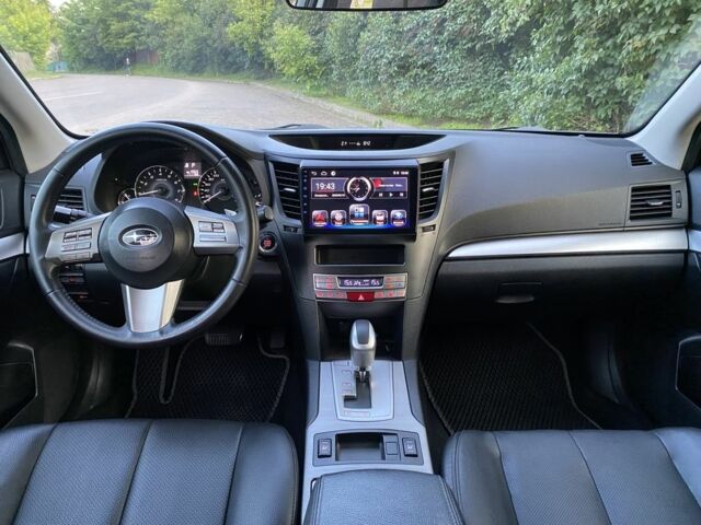 Серый Субару Аутбек, объемом двигателя 2.5 л и пробегом 170 тыс. км за 10500 $, фото 5 на Automoto.ua