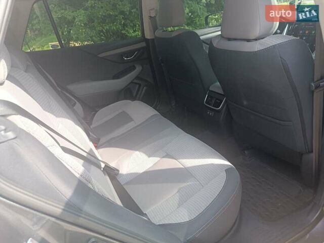 Сірий Субару Аутбек, об'ємом двигуна 2.5 л та пробігом 34 тис. км за 22699 $, фото 2 на Automoto.ua