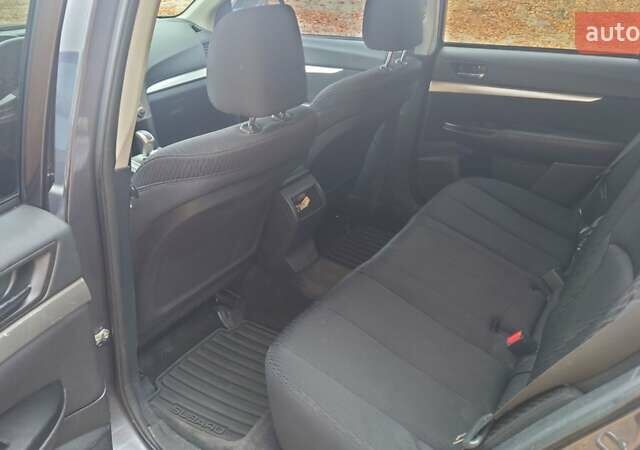 Синий Субару Аутбек, объемом двигателя 2.5 л и пробегом 300 тыс. км за 8300 $, фото 12 на Automoto.ua