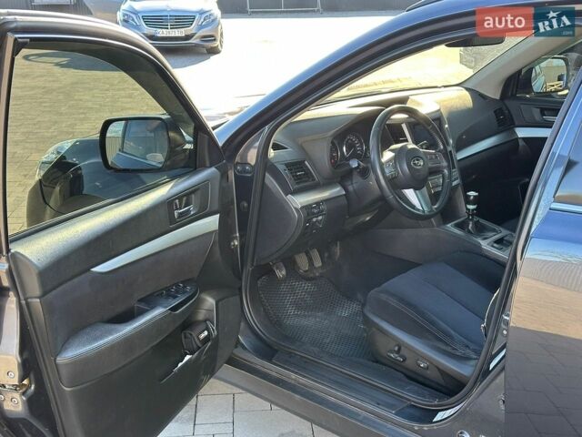 Синій Субару Аутбек, об'ємом двигуна 2 л та пробігом 255 тис. км за 6750 $, фото 4 на Automoto.ua