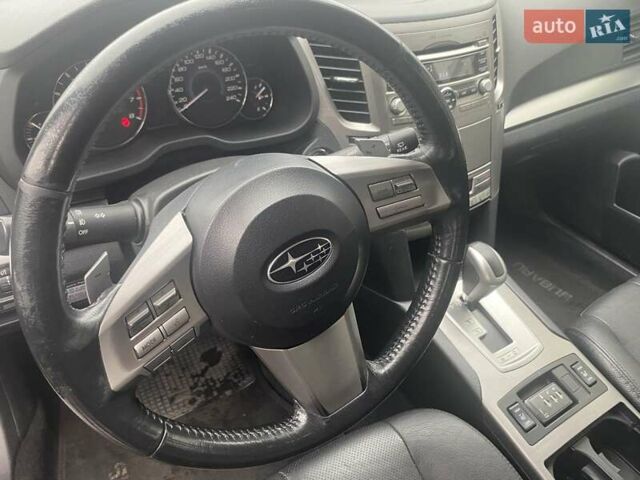 Синий Субару Аутбек, объемом двигателя 2.46 л и пробегом 256 тыс. км за 9300 $, фото 4 на Automoto.ua