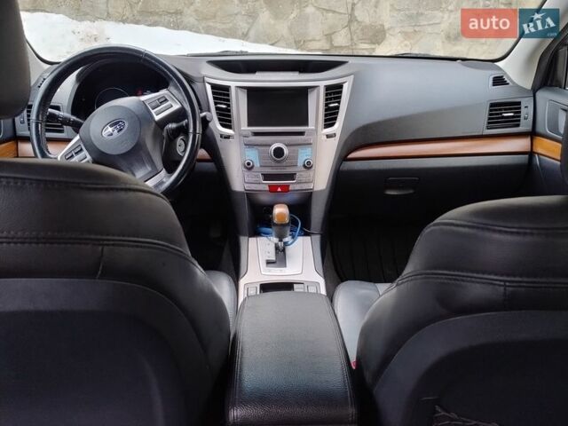 Синий Субару Аутбек, объемом двигателя 2.46 л и пробегом 137 тыс. км за 12000 $, фото 11 на Automoto.ua