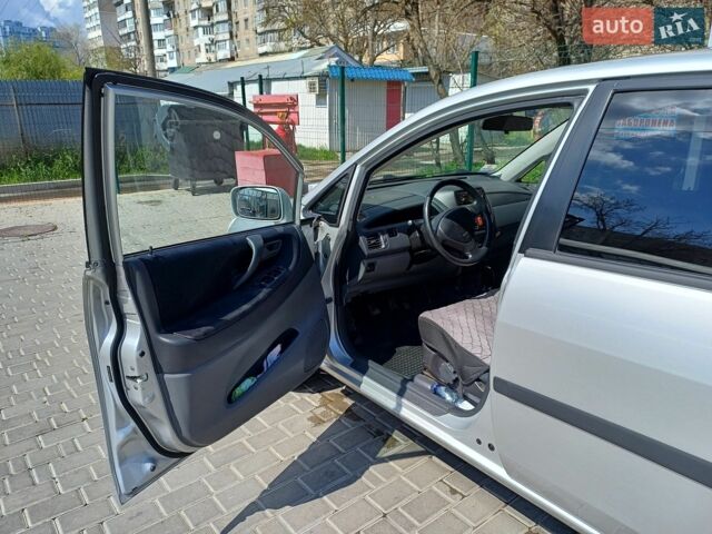 Синий Субару Аутбек, объемом двигателя 2.5 л и пробегом 136 тыс. км за 16000 $, фото 6 на Automoto.ua