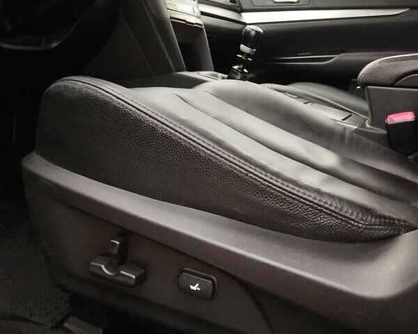 Зелений Субару Аутбек, об'ємом двигуна 2 л та пробігом 315 тис. км за 8400 $, фото 8 на Automoto.ua