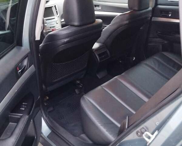 Зелений Субару Аутбек, об'ємом двигуна 2 л та пробігом 315 тис. км за 8400 $, фото 13 на Automoto.ua