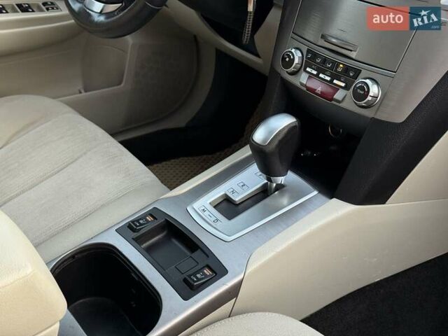 Зеленый Субару Аутбек, объемом двигателя 2.46 л и пробегом 197 тыс. км за 9500 $, фото 22 на Automoto.ua