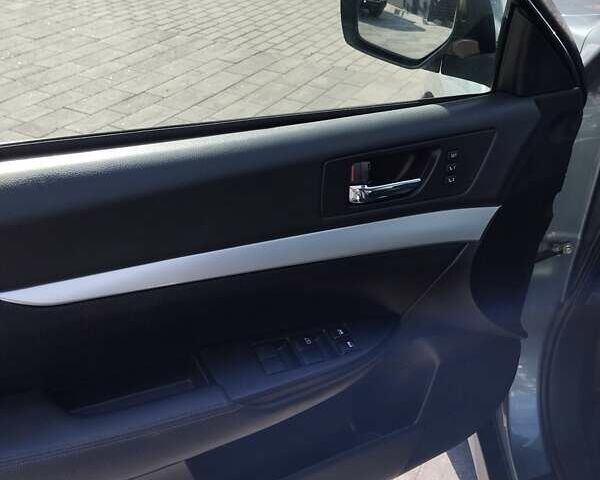 Зеленый Субару Аутбек, объемом двигателя 2 л и пробегом 315 тыс. км за 8500 $, фото 9 на Automoto.ua