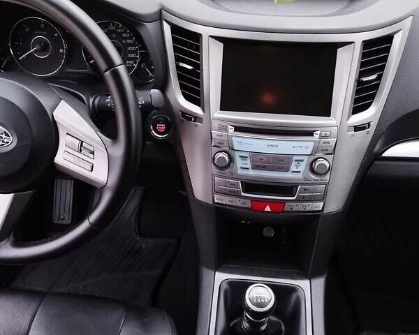 Зелений Субару Аутбек, об'ємом двигуна 2 л та пробігом 315 тис. км за 8400 $, фото 14 на Automoto.ua