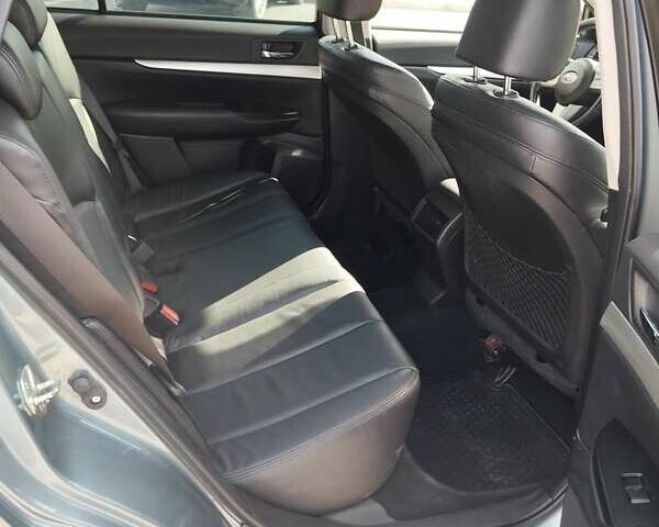 Зеленый Субару Аутбек, объемом двигателя 2 л и пробегом 315 тыс. км за 8500 $, фото 5 на Automoto.ua