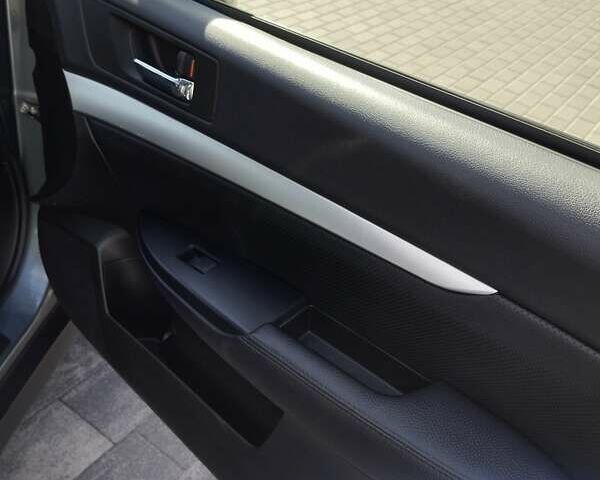 Зелений Субару Аутбек, об'ємом двигуна 2 л та пробігом 315 тис. км за 8500 $, фото 9 на Automoto.ua