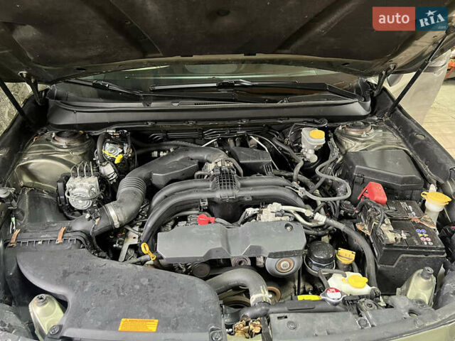 Зелений Субару Аутбек, об'ємом двигуна 2.5 л та пробігом 200 тис. км за 16500 $, фото 12 на Automoto.ua