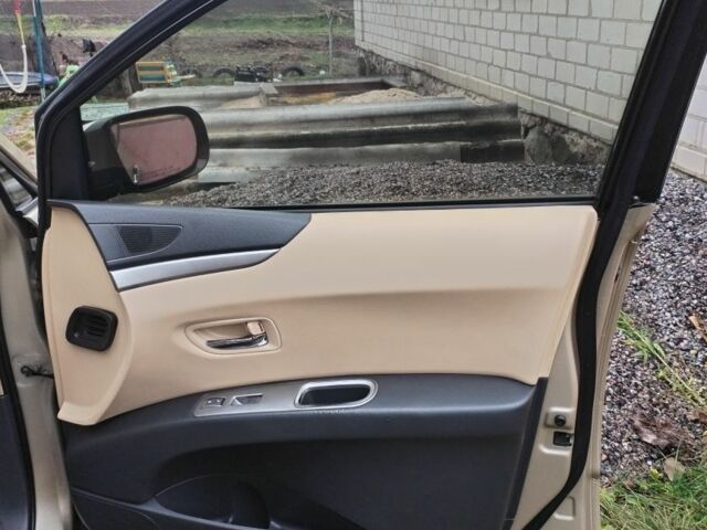 Бежевий Субару Трібека, об'ємом двигуна 3 л та пробігом 229 тис. км за 6900 $, фото 9 на Automoto.ua